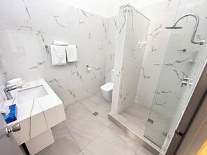 Free toiletries, towels - Spa Village Motel (Moree)