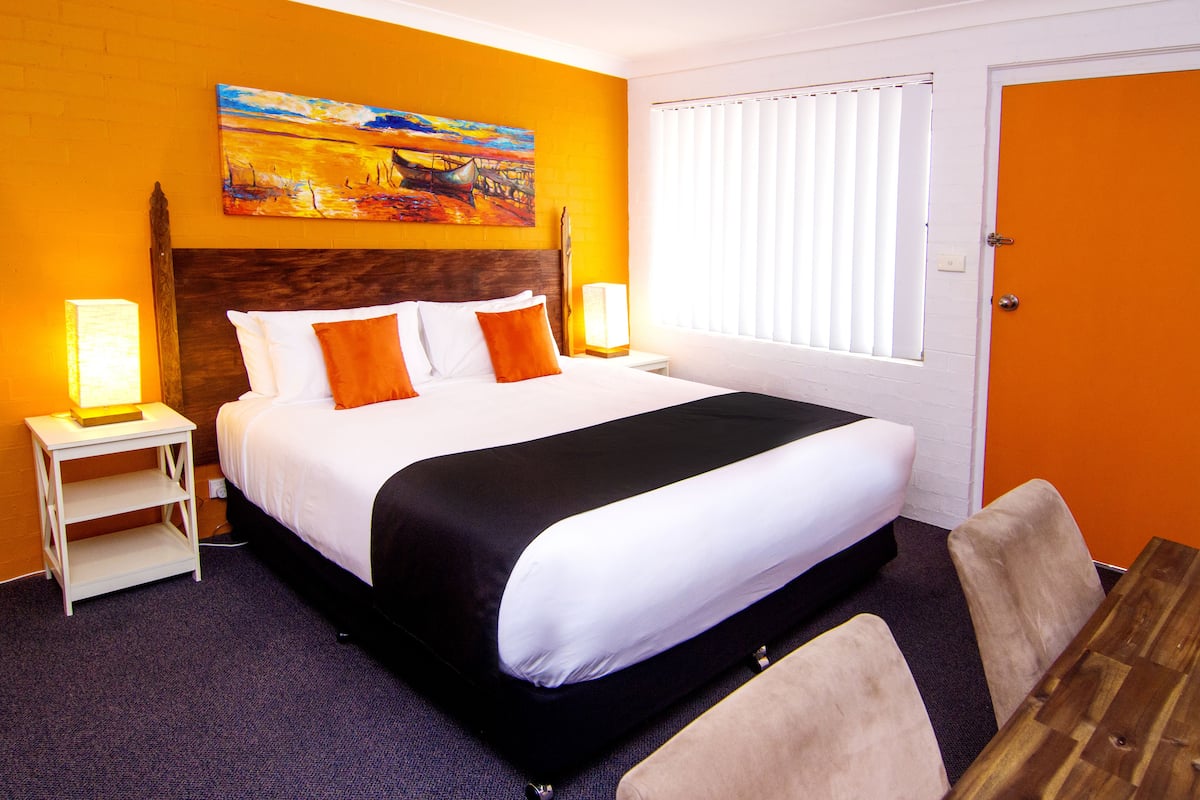 1 bedroom, premium bedding, soundproofing, iron/ironing board