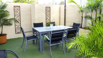 Déjeuner continental (15.00 AUD par personne)