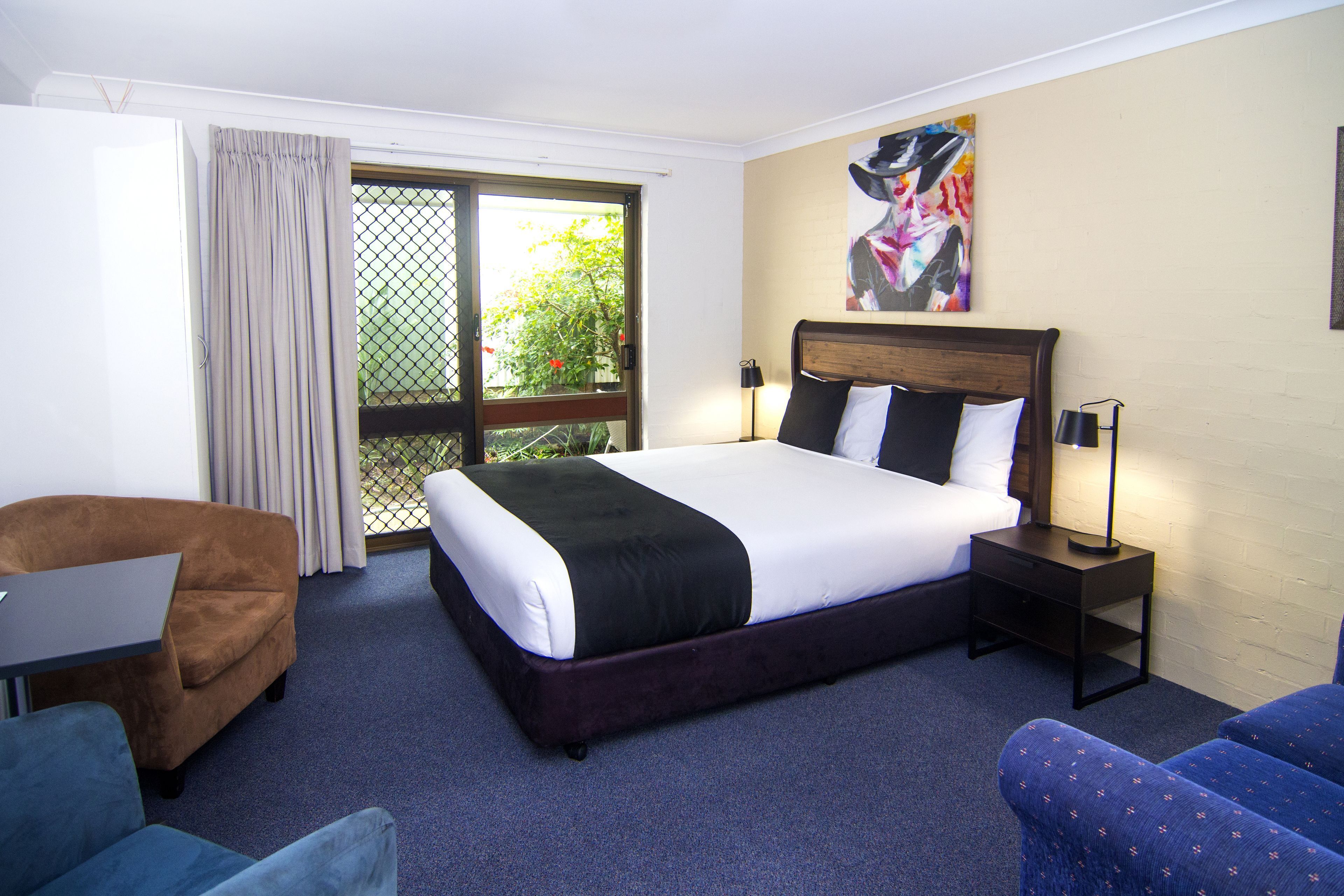 Premium bedding, soundproofing, iron/ironing board, free WiFi