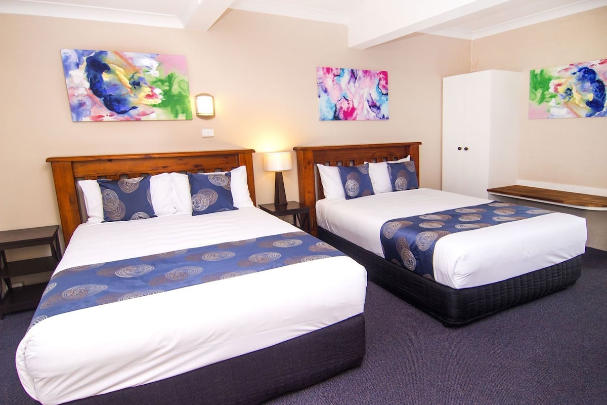 Premium bedding, soundproofing, iron/ironing board, free WiFi