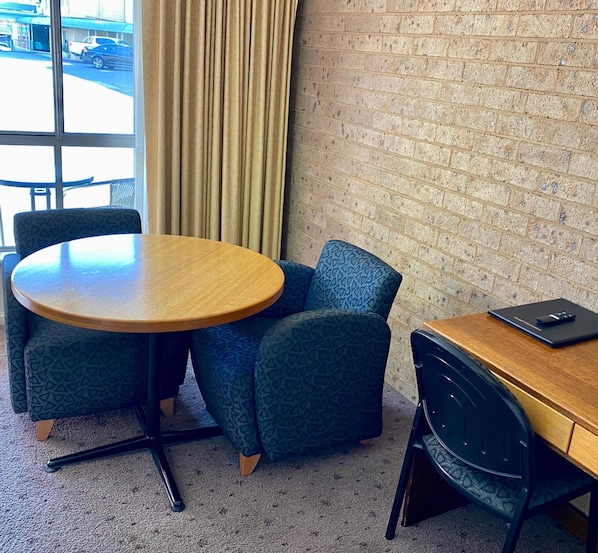 1 Schlafzimmer, hochwertige Bettwaren, Pillowtop-Betten, Zimmersafe