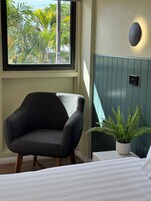 Triple Room | Desk, laptop workspace, iron/ironing board, WiFi