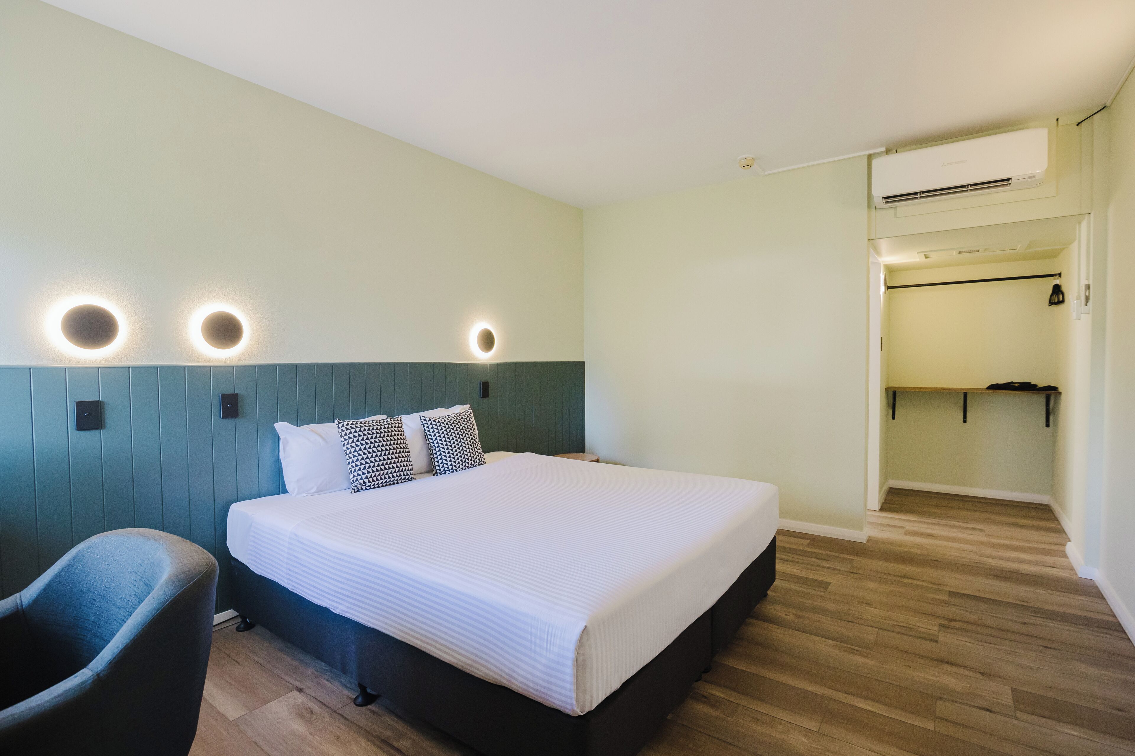 Habitación estándar, 1 cama de matrimonio grande | Escritorio y espacio para trabajar con un portátil