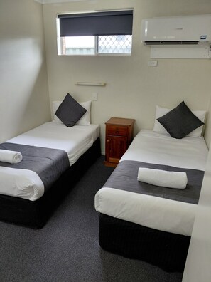 Chambre Familiale, non-fumeurs | Bureau, fer et planche à repasser, Wi-Fi gratuit, draps fournis