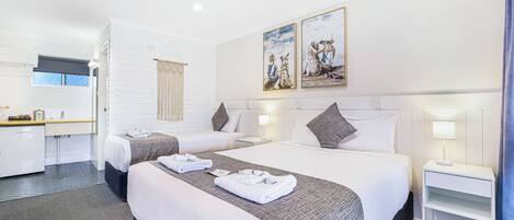 标准双床房 | 办公桌、熨斗/熨衣板、免费 WiFi、床单