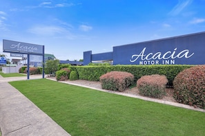 Front of property - Acacia Motor Inn (Bundaberg West)