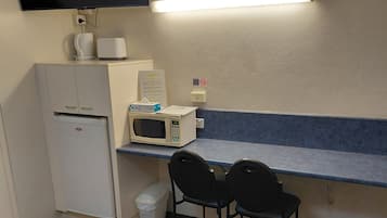 Standard Family Room (4ppl) | Desk, iron/ironing board, free WiFi, bed sheets