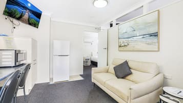 Accessible Family Room (4ppl) | Desk, iron/ironing board, free WiFi, bed sheets