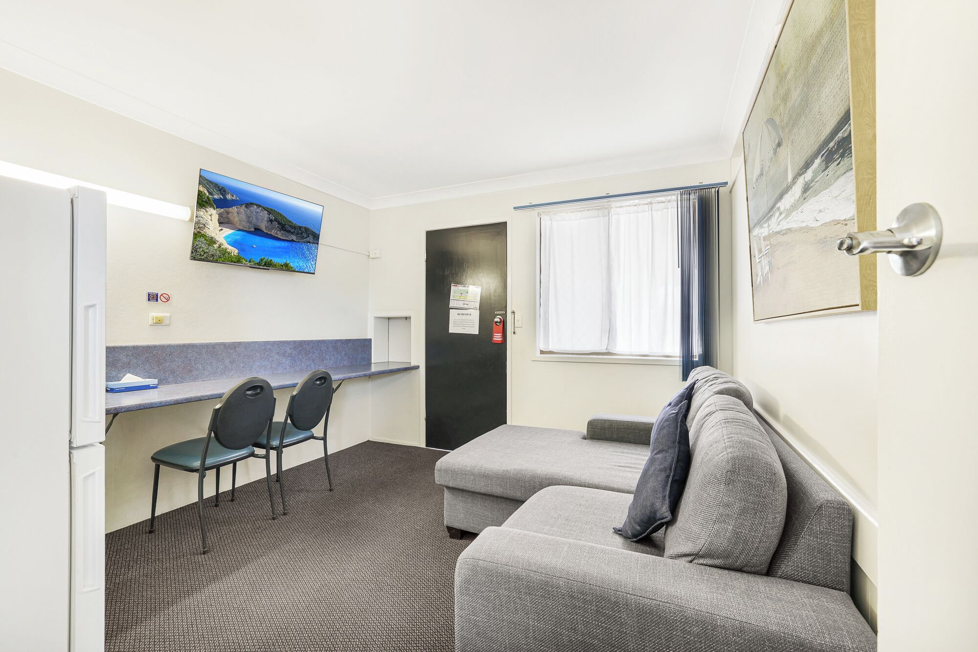 家庭套房, 2 間臥室, 非吸煙房, 簡易廚房 | 書桌、熨斗/熨衣板、免費無線上網、床單