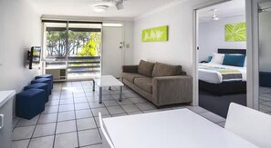 Appartement, 2 slaapkamers (Sleeps 6) | Privékitchenette | Een koffiezetapparaat/waterkoker