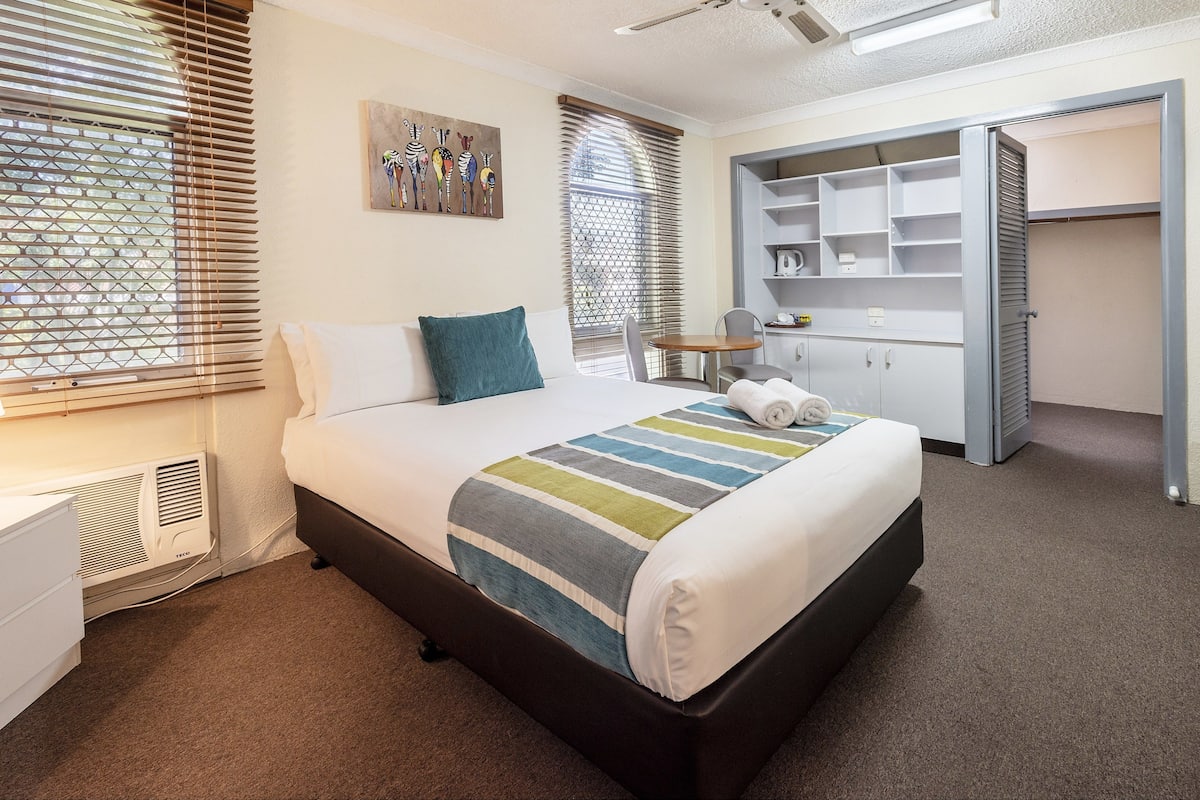 Individually furnished, cots/infant beds, free WiFi, bed sheets