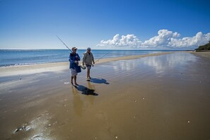 Beach nearby - The Beach Motel Hervey Bay (Torquay)