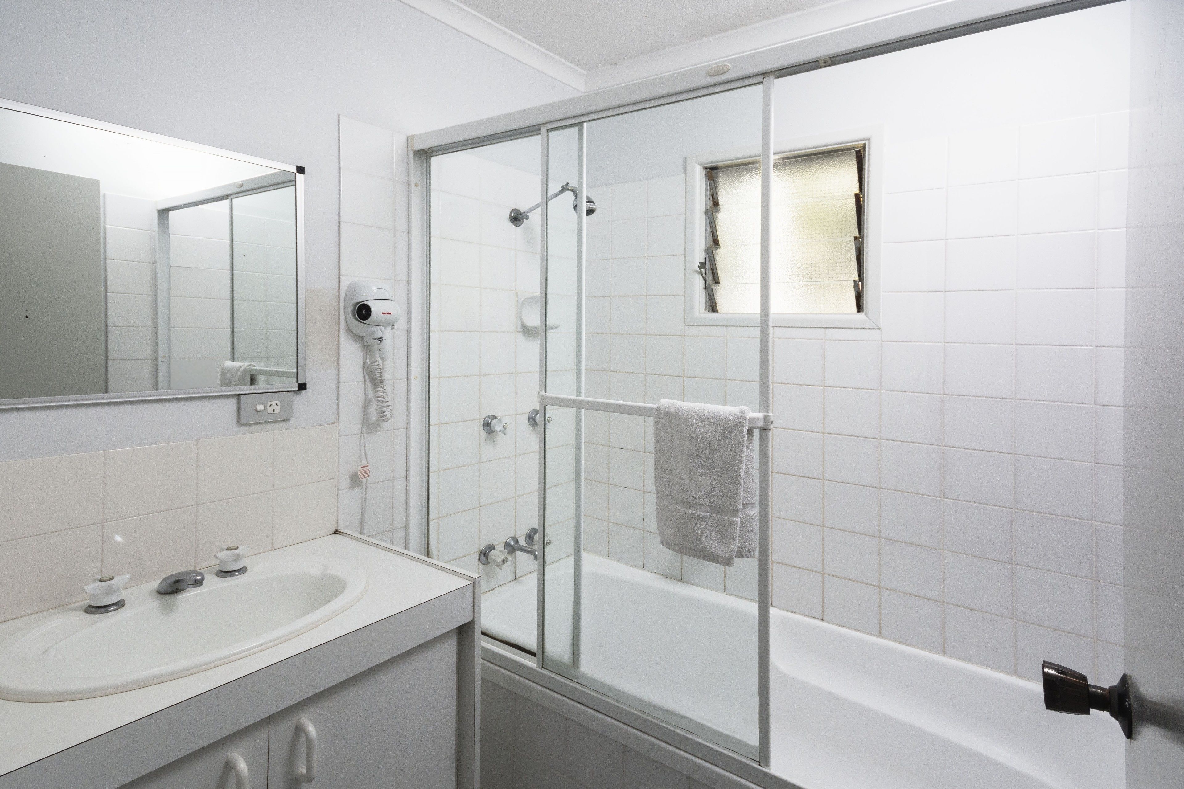 Apartment, 2 Bedrooms (Sleeps 4) | Bathroom | Towels