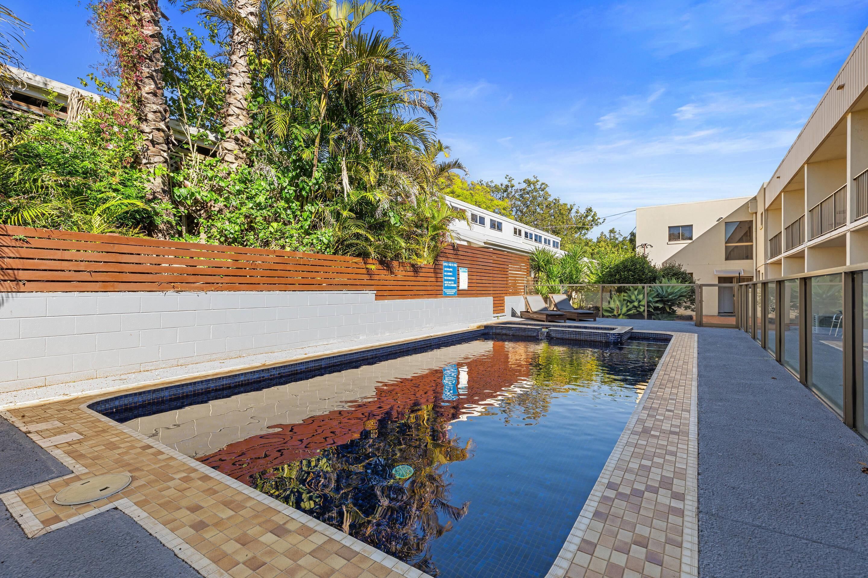 Außenpool, Liegestühle