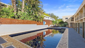 Außenpool, Liegestühle