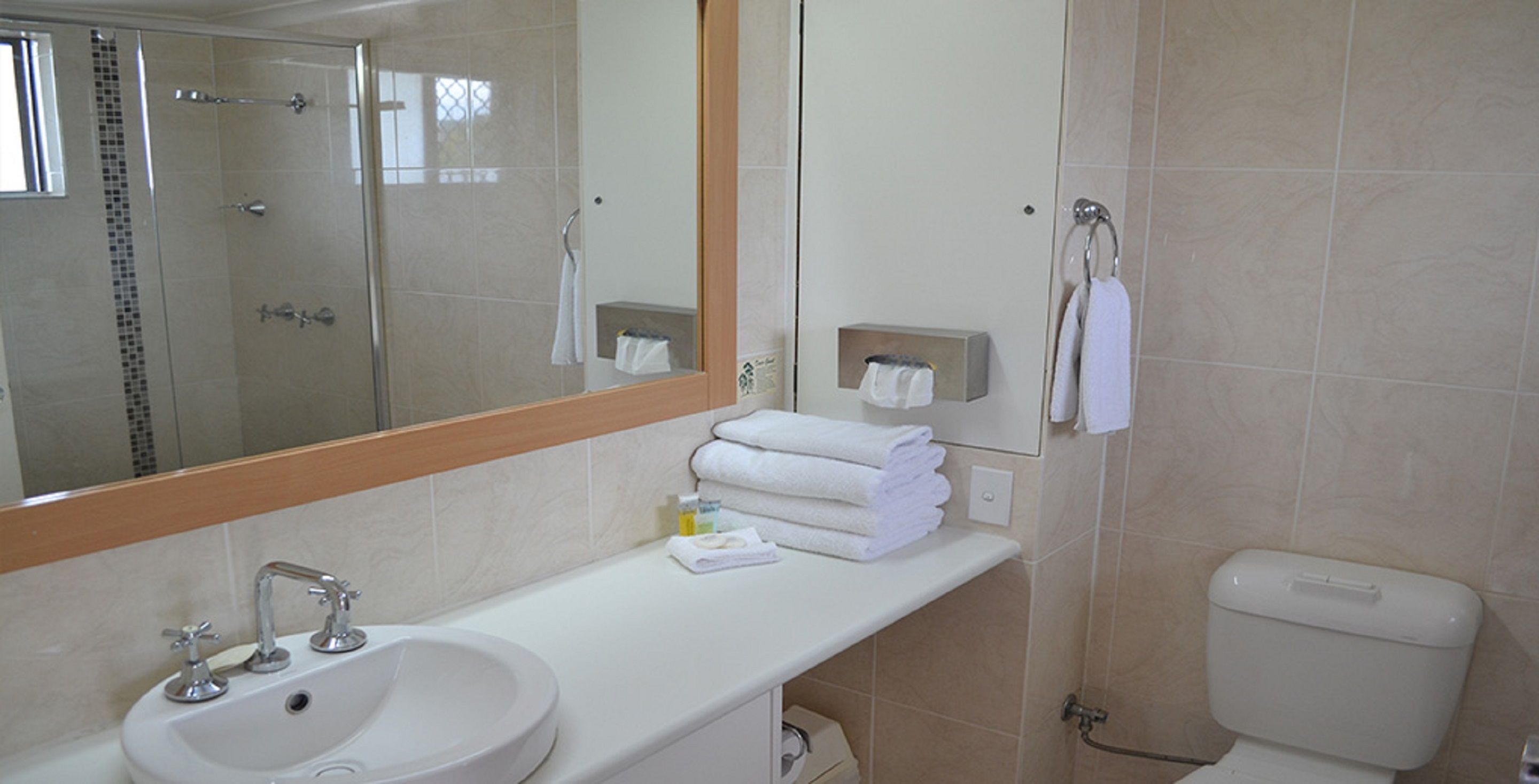 shower, free toiletries, hair dryer, towels