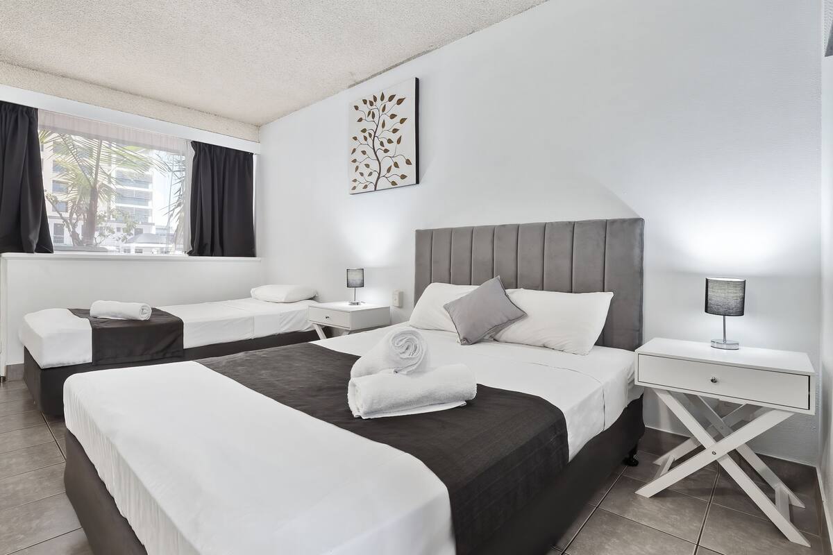 twin room (no pets) | in-room safe, iron/ironing board, free wifi, bed sheets