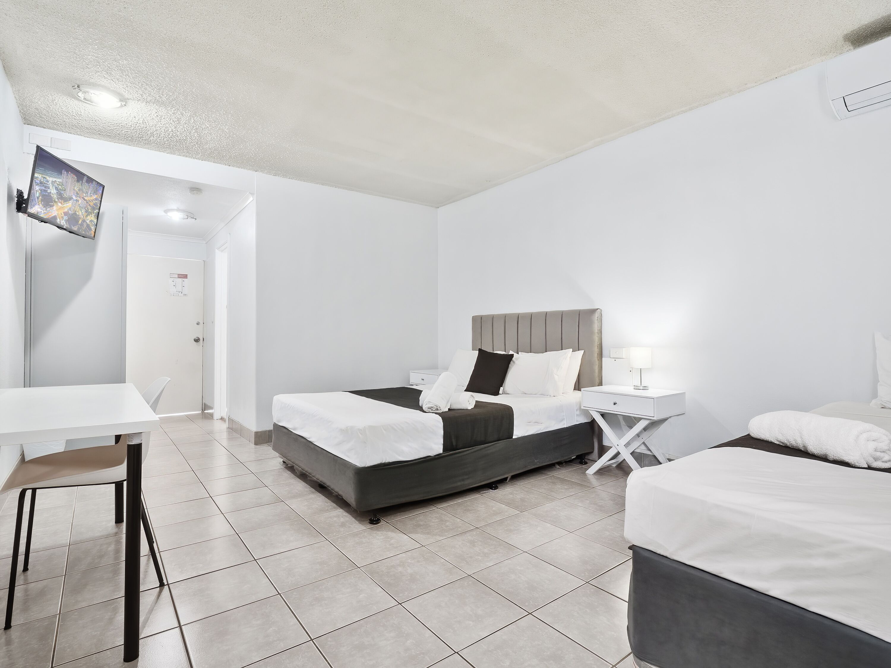 twin room (no pets) | in-room safe, iron/ironing board, free wifi, bed sheets