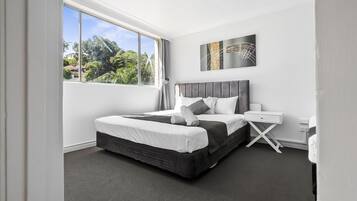 Coffres-forts dans les chambres, fer et planche Ă repasser