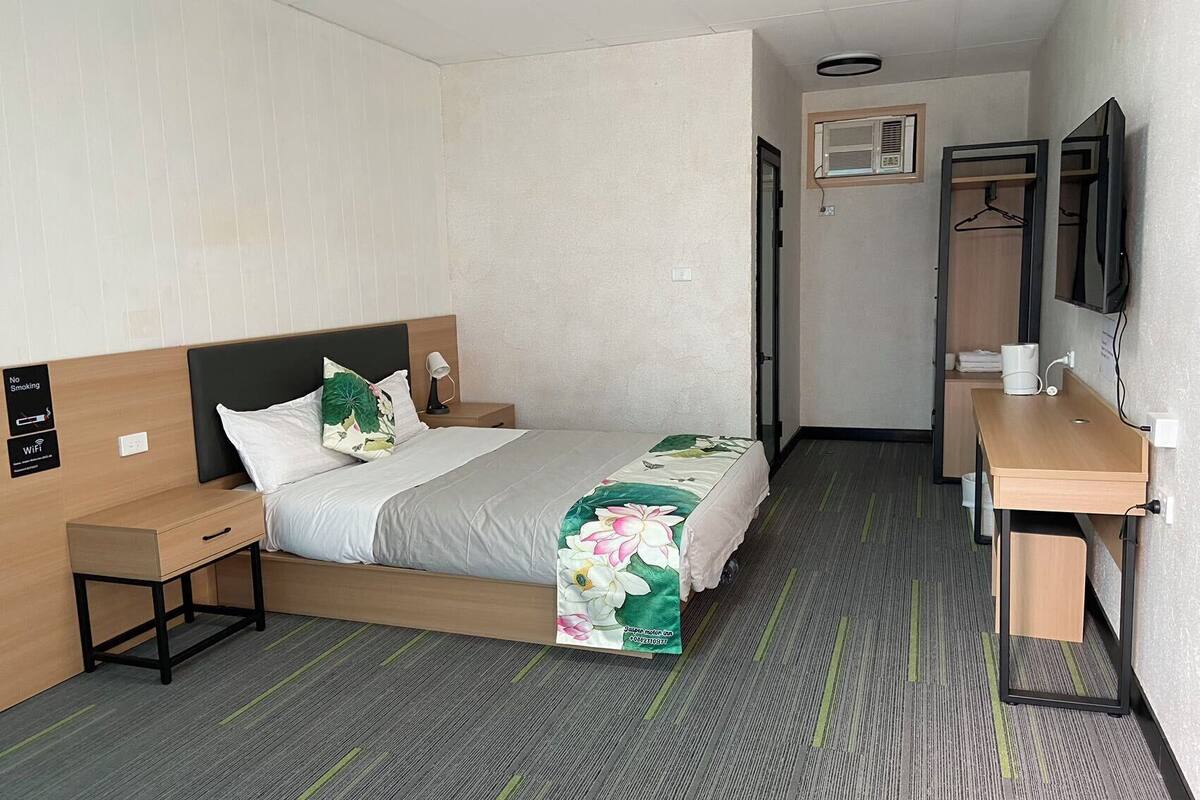 Luxury Double Room, 1 Double Bed | Desk, blackout drapes, iron/ironing board, free WiFi