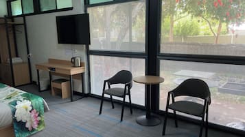 Habitació doble destacada, 1 llit doble | Escriptori, cortines opaques, planxa i posts de planxar i wifi gratuïta