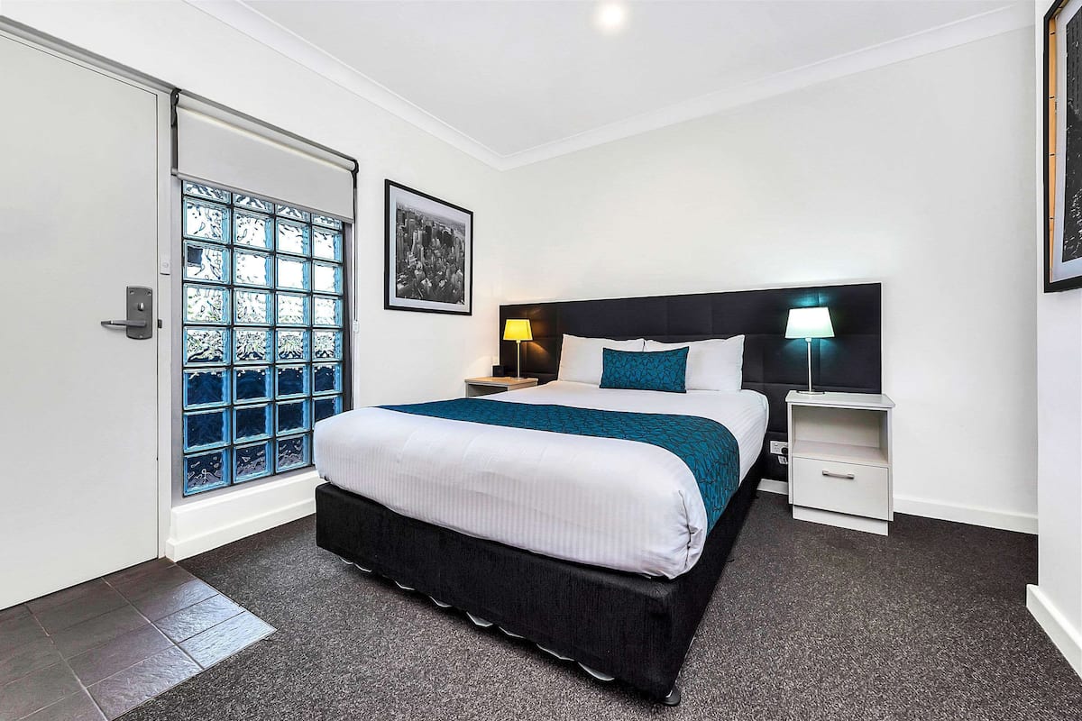 2 bedrooms, premium bedding, iron/ironing board, free WiFi
