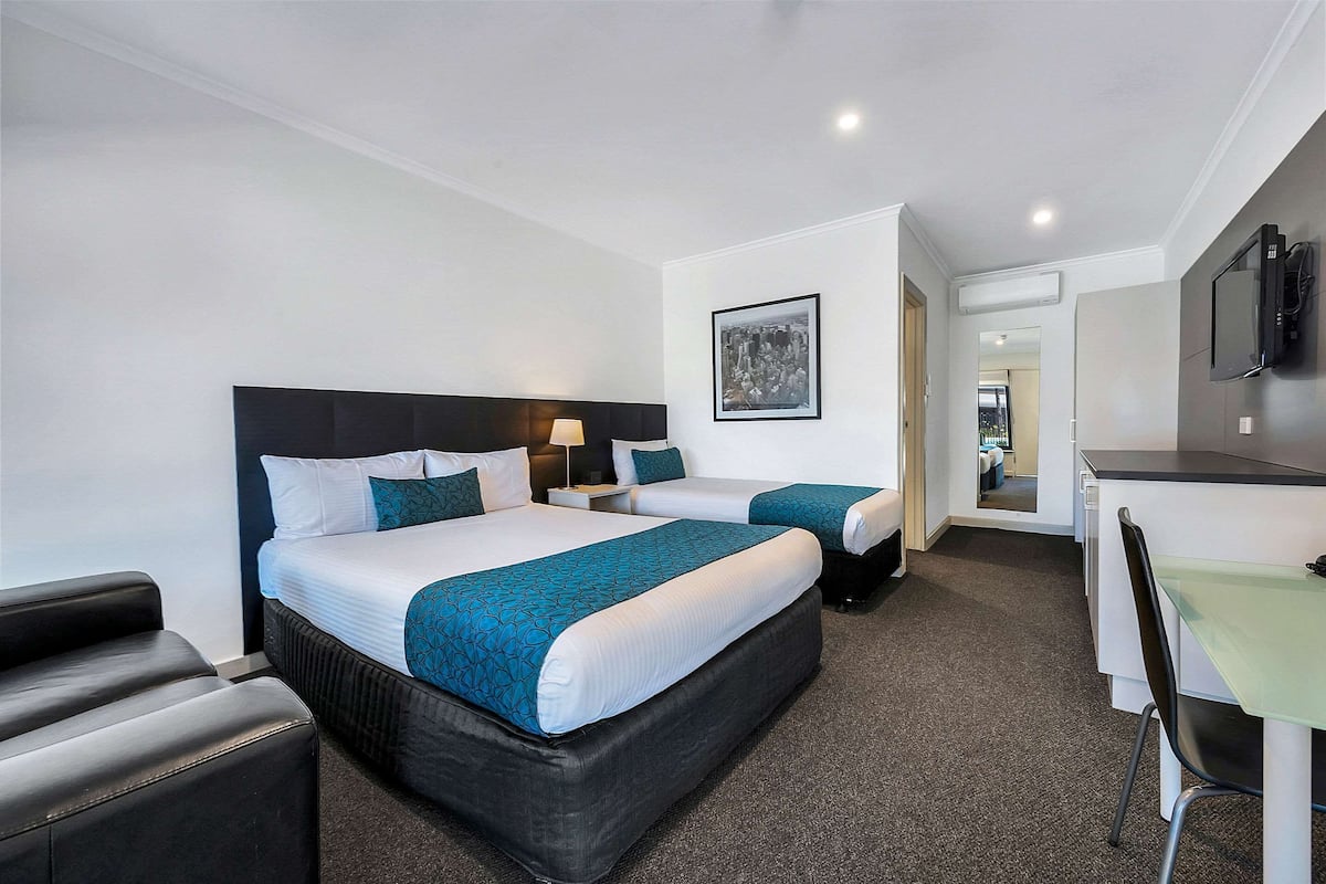 Deluxe Twin Room, 2 Twin Beds | 2 bedrooms, premium bedding, iron/ironing board, free WiFi