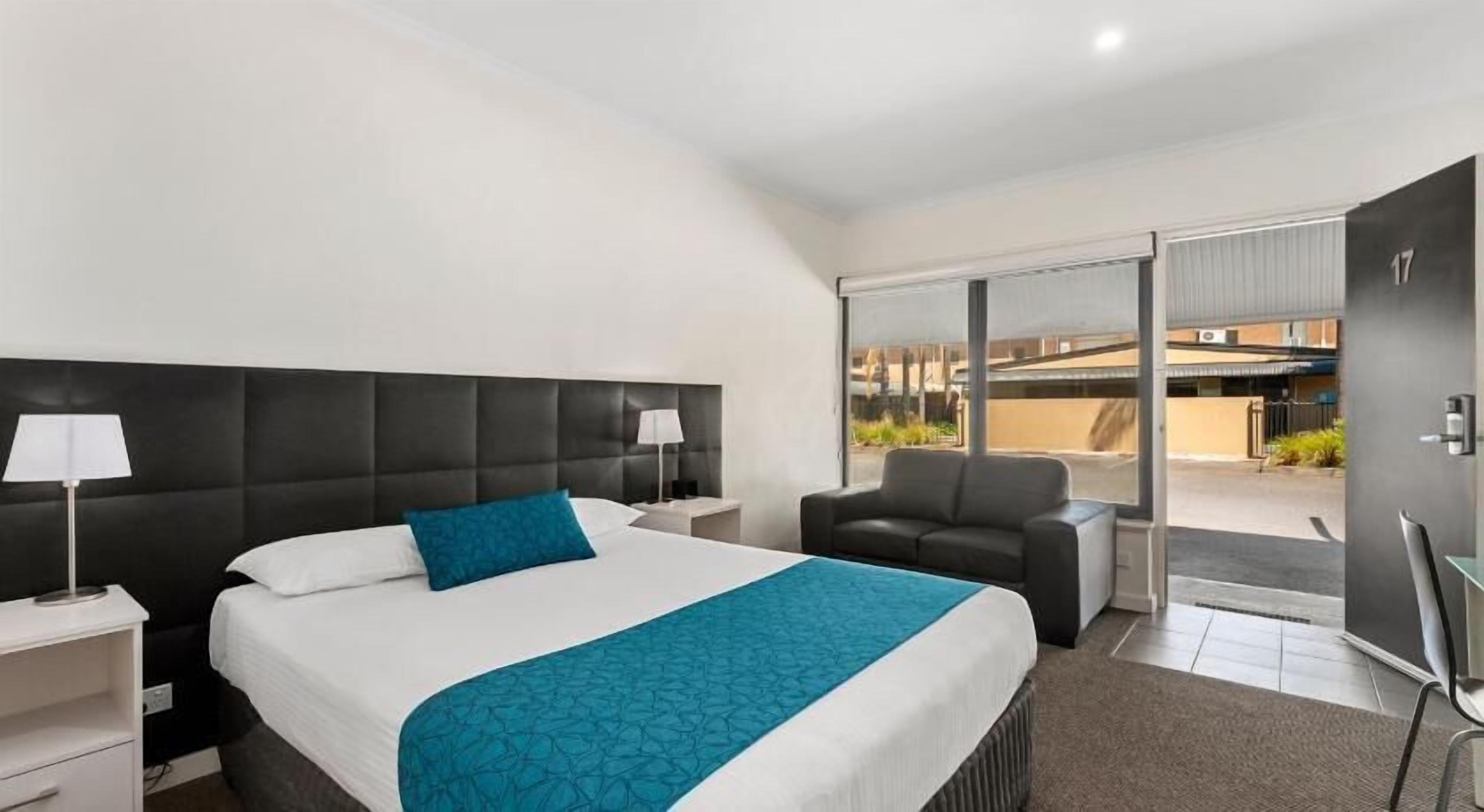 Premium bedding, iron/ironing board, free WiFi, bed sheets