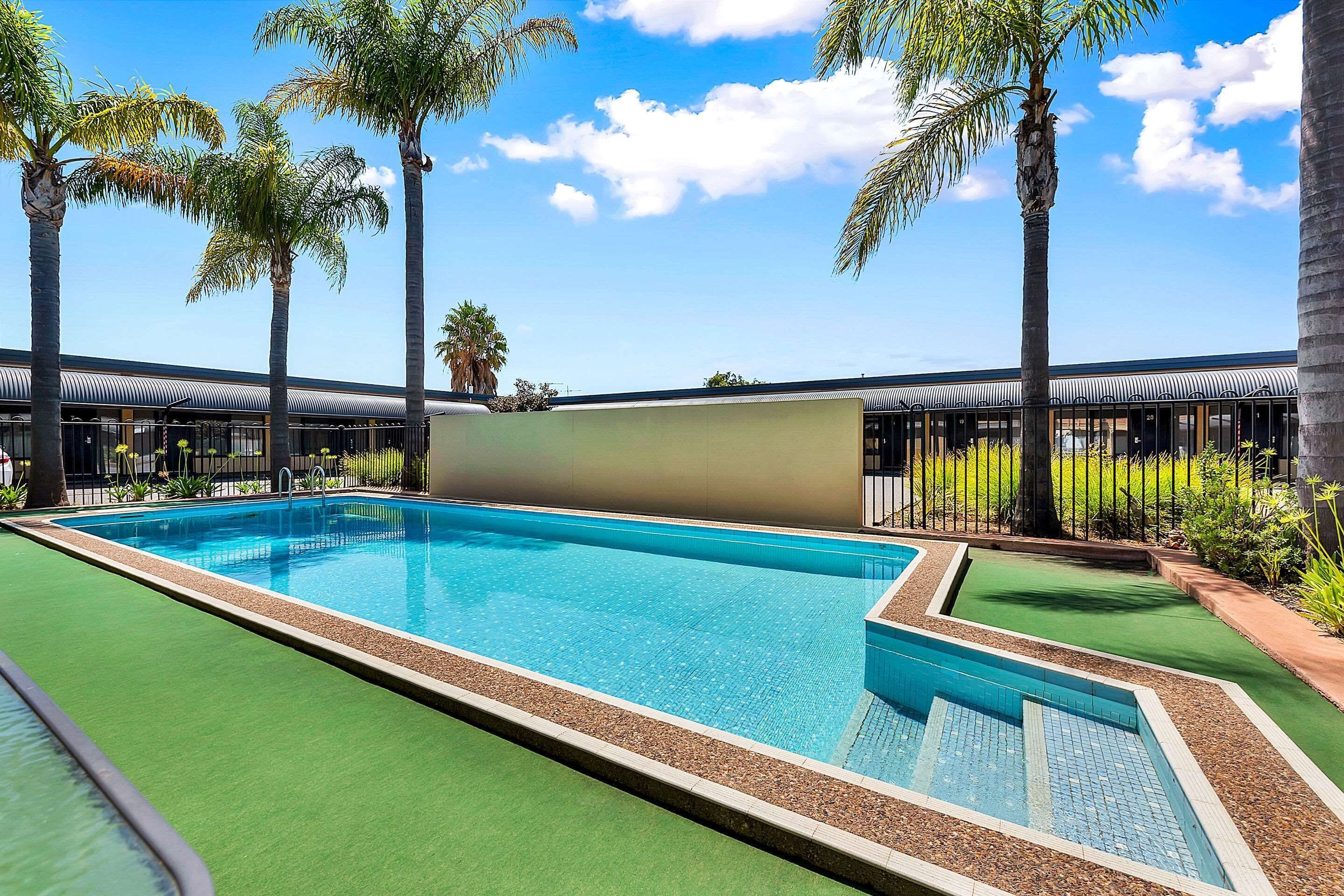 حمّام سباحة خارجي