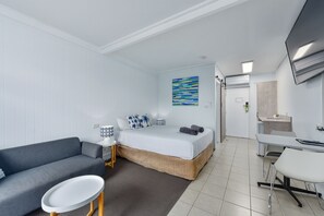 Deluxe-Zimmer | Schreibtisch, laptopgeeigneter Arbeitsplatz, Bügeleisen/Bügelbrett