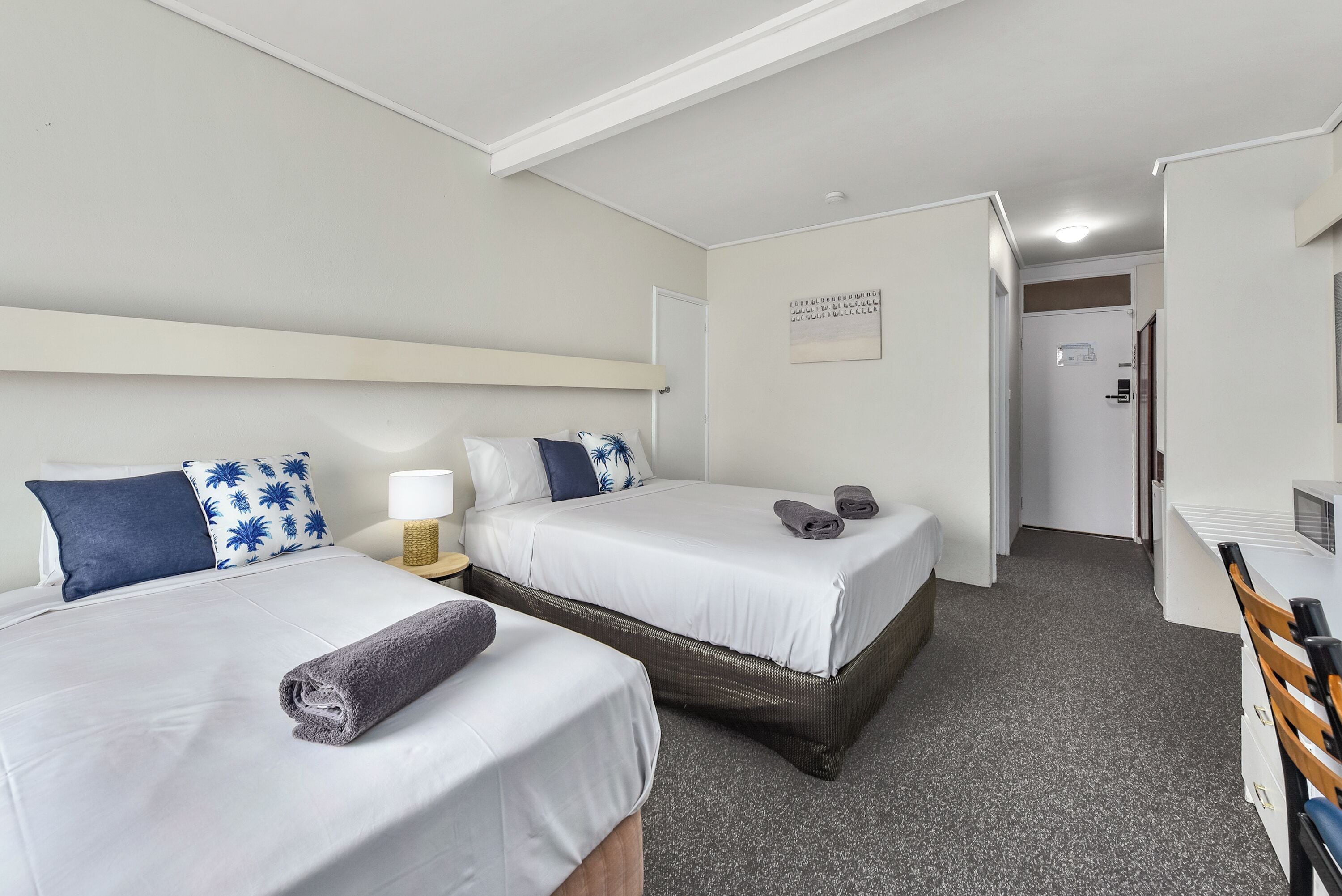 Twin Room | Desk, laptop workspace, iron/ironing board, free WiFi