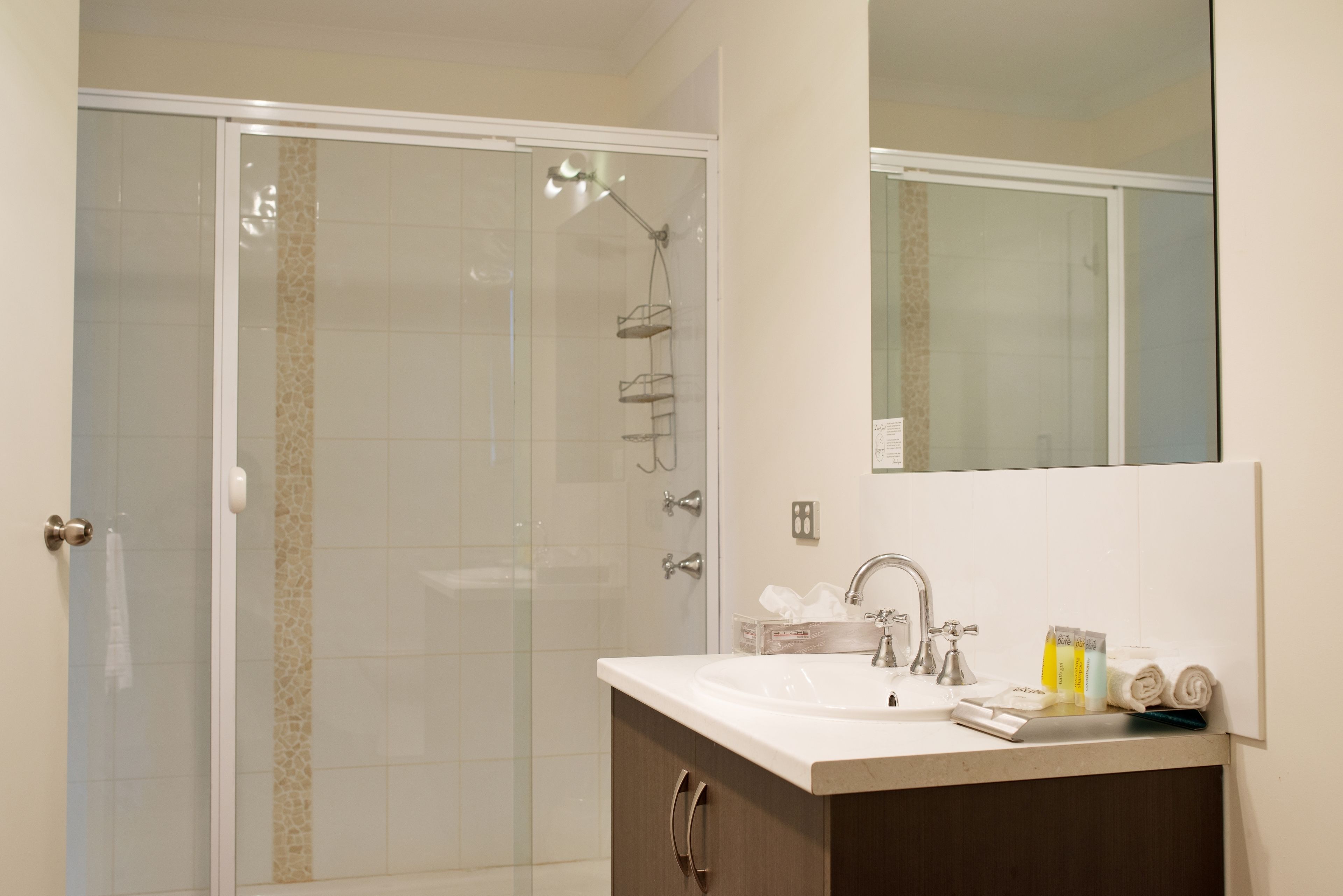 studio | bathroom | shower, free toiletries, hair dryer, towels