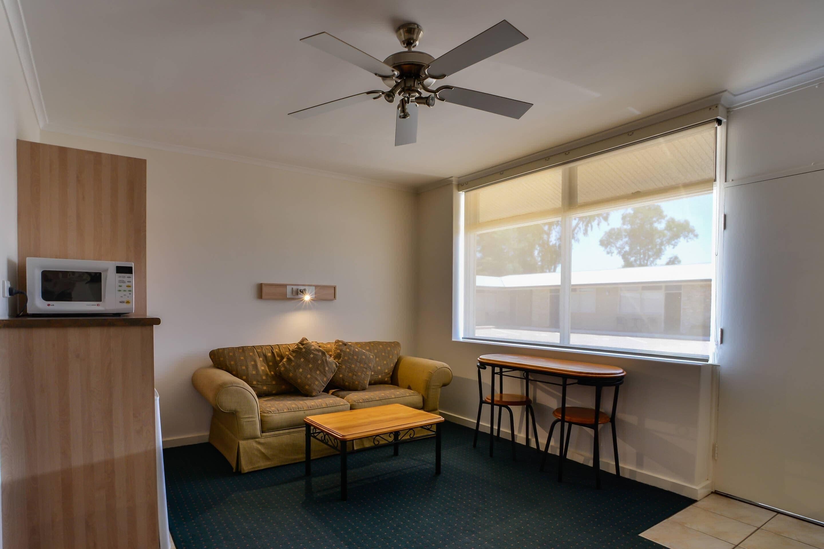 standard room, 1 queen bed | desk, iron/ironing board, cots/infant beds, free wifi