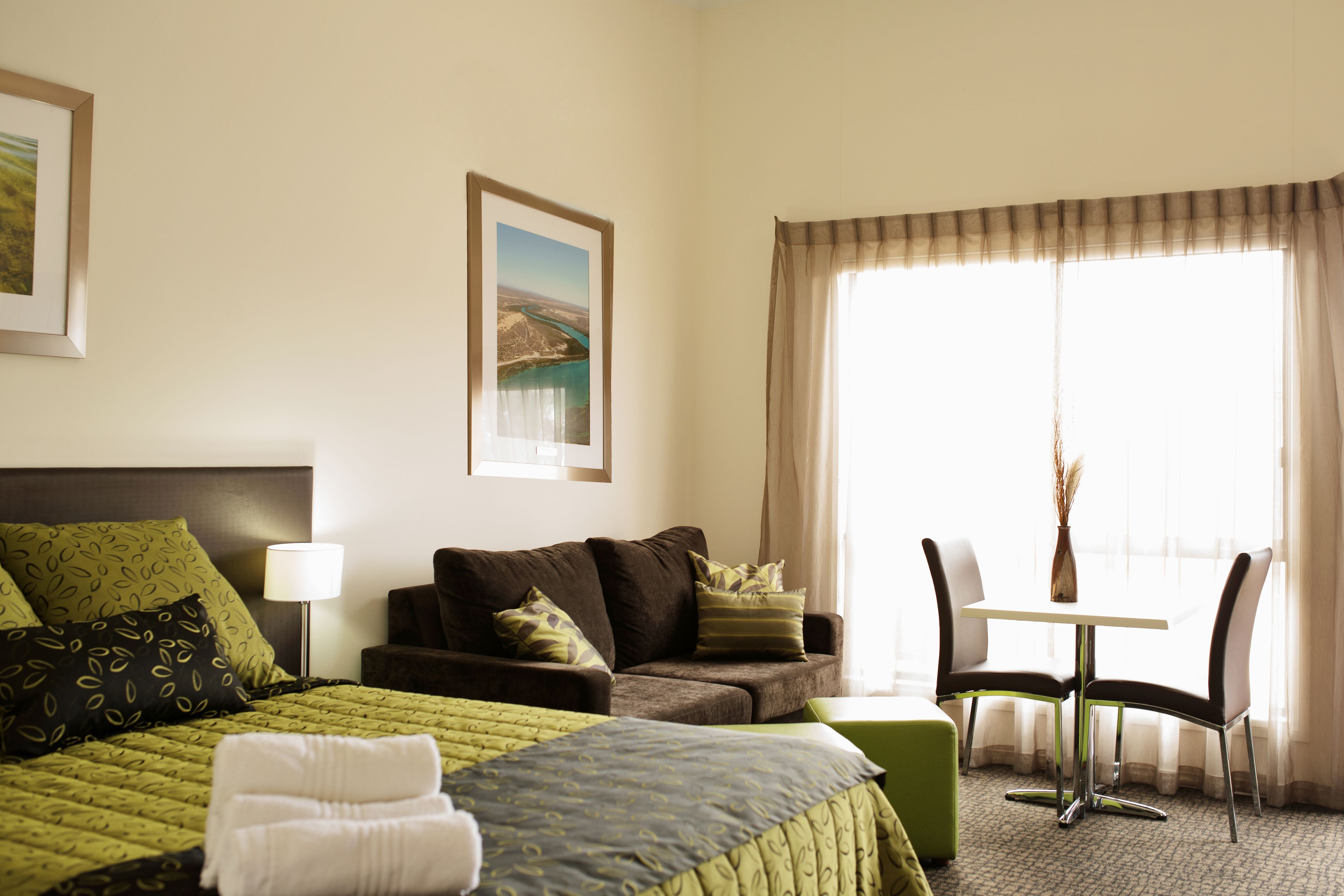 Studio | Desk, iron/ironing board, cribs/infant beds, free WiFi