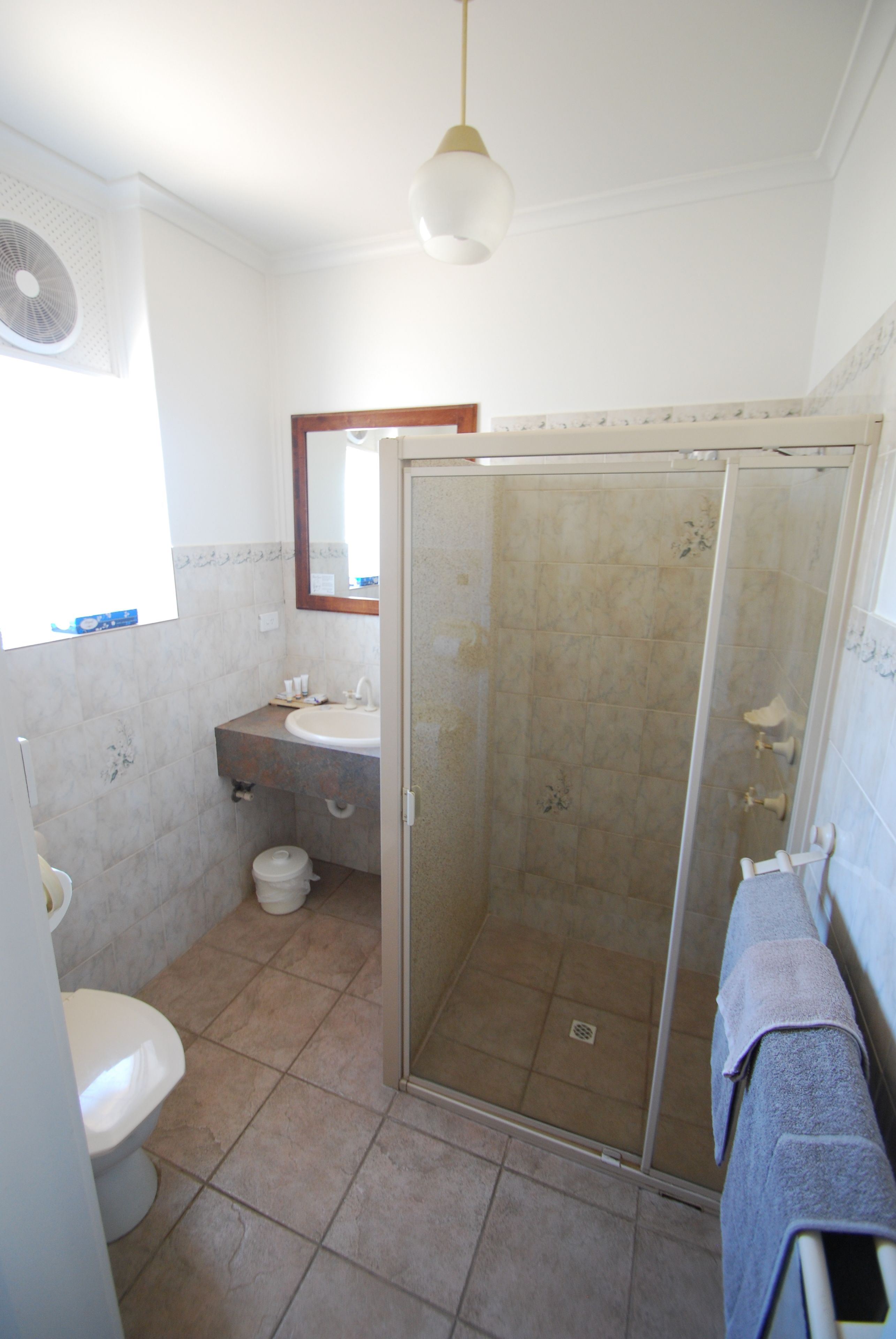 quadruple room, non smoking | bathroom | shower, free toiletries, hair dryer, towels