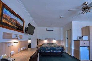 Standard Room, 1 Queen Bed