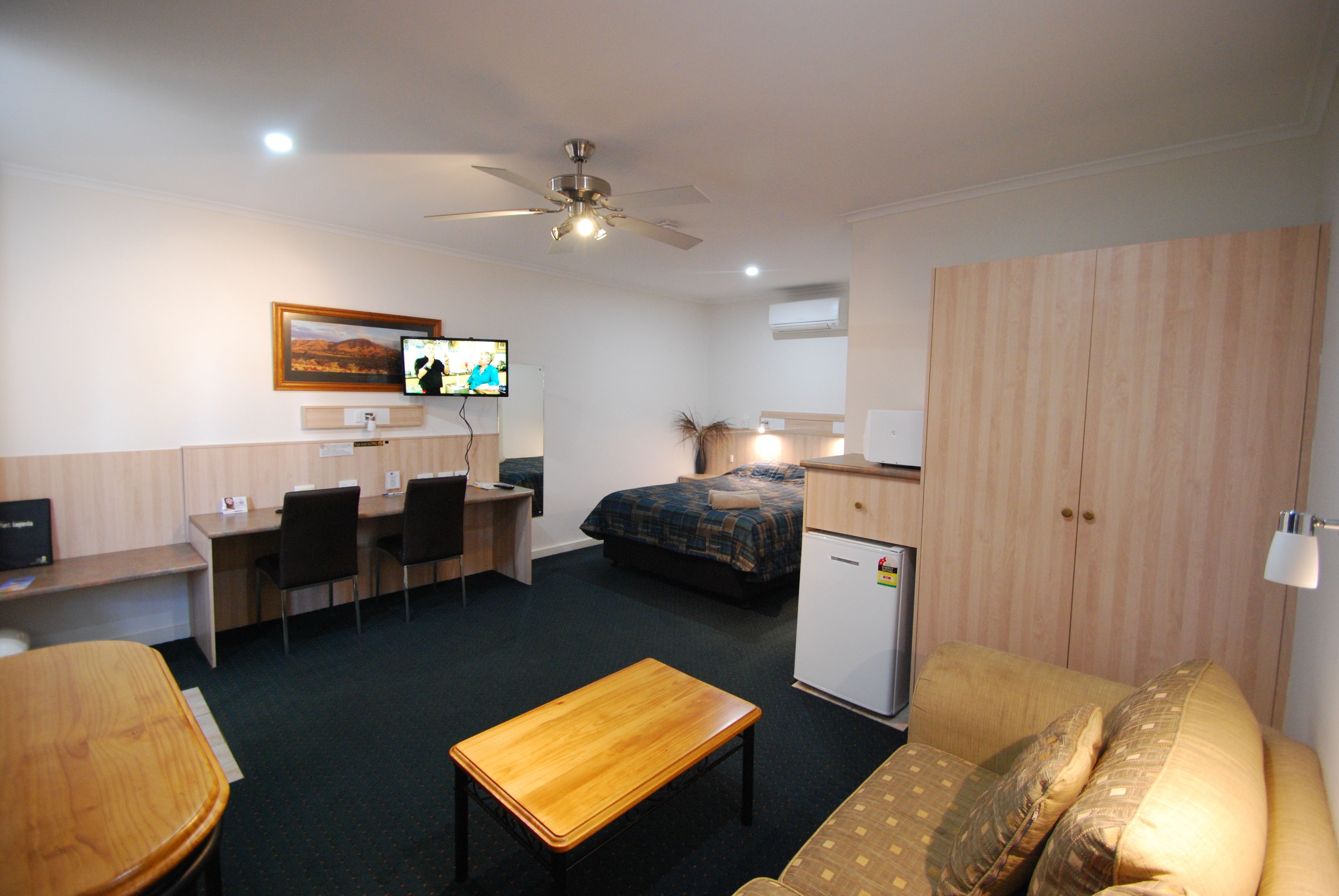 standard room, 1 queen bed | desk, iron/ironing board, cots/infant beds, free wifi