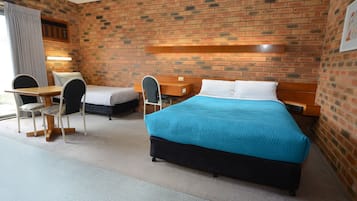 Economy Twin Room, 1 Bedroom, Microwave, Ground Floor | Desk, iron/ironing board, cribs/infant beds, free WiFi
