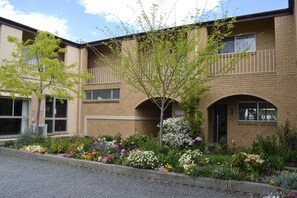 Property grounds - Colac Mid City Motor Inn (Colac)