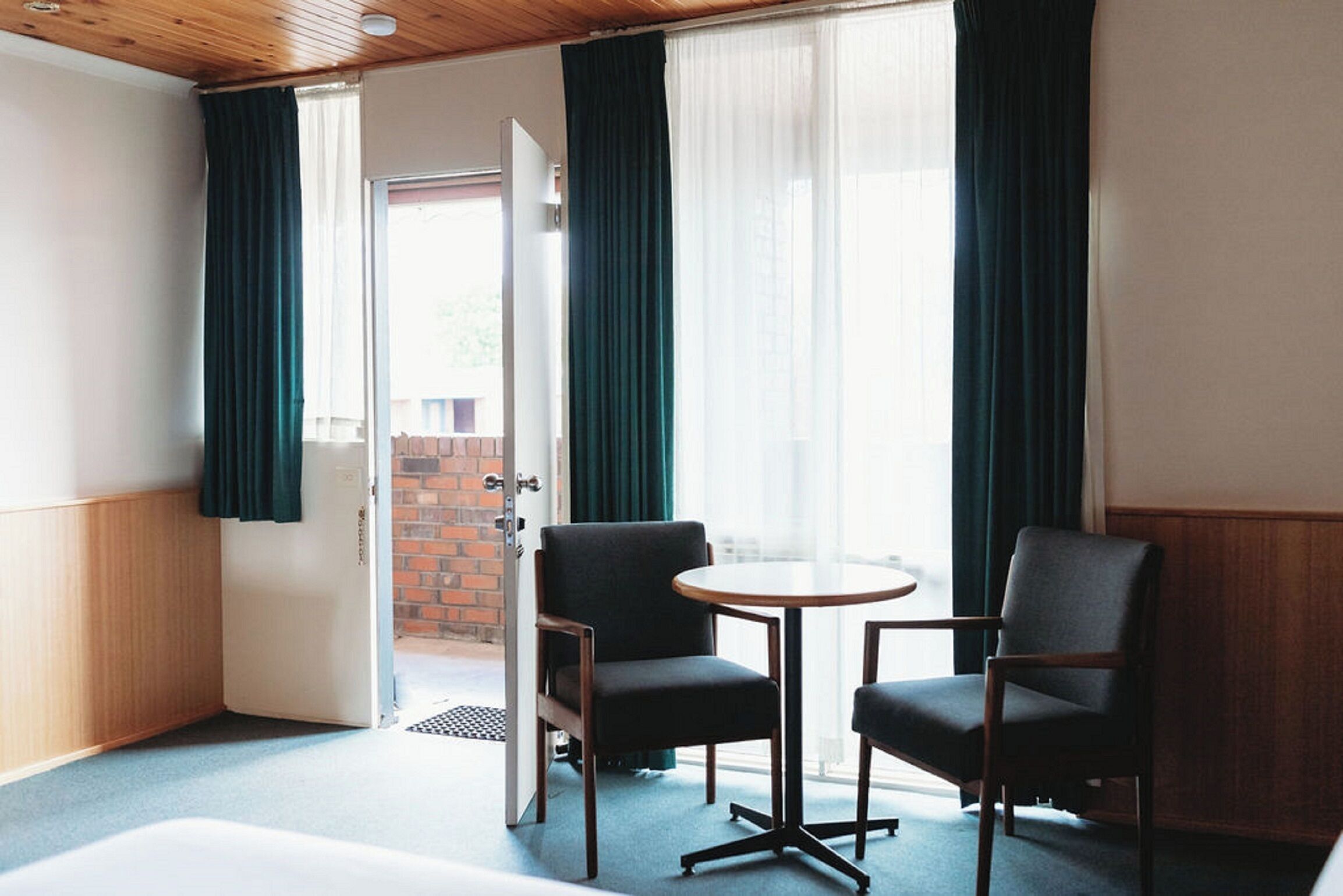 26-cm lcd tv with cable channels, tv