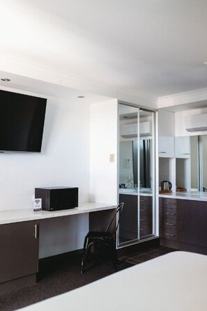 华丽客房, 1 张大床 (Deluxe Spa Room) | 高档床上用品、Select Comfort 床、熨斗/熨衣板、免费 WiFi