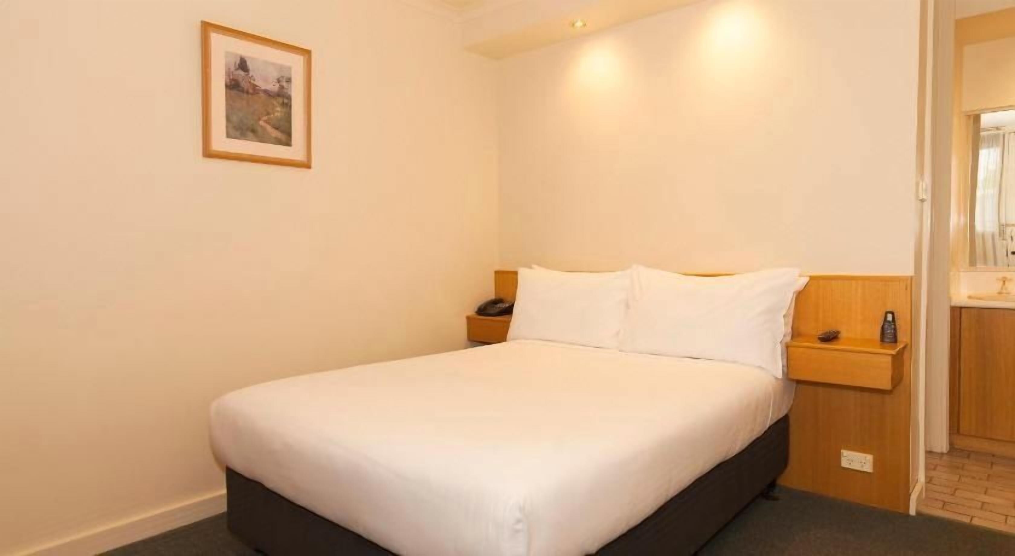 Premium bedding, Select Comfort beds, iron/ironing board, free WiFi