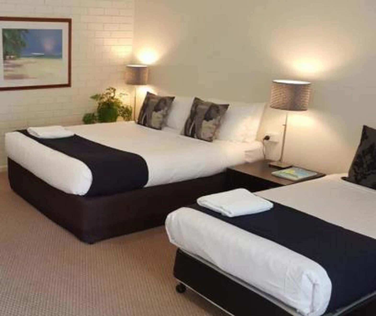 Iron/ironing board, free WiFi, bed sheets, wheelchair access