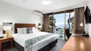 In-room safe, soundproofing, iron/ironing board, free WiFi