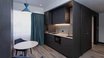 Suite, 1 King Bed, Non Smoking (Efficiency)