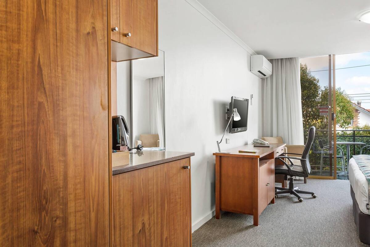 Standardzimmer, 1 King-Bett, Nichtraucher | Minibar, Bügeleisen/Bügelbrett, kostenloses WLAN, Bettwäsche