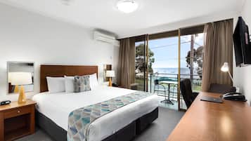 In-room safe, soundproofing, iron/ironing board, free WiFi