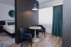 Studio, 1 suuri parisänky, tupakointi kielletty (Efficiency) | Tallelokero huoneessa, äänieristys, silitysrauta/-lauta, ilmainen Wi-Fi