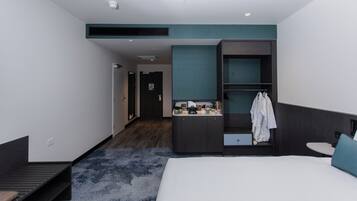 In-room safe, soundproofing, iron/ironing board, free WiFi